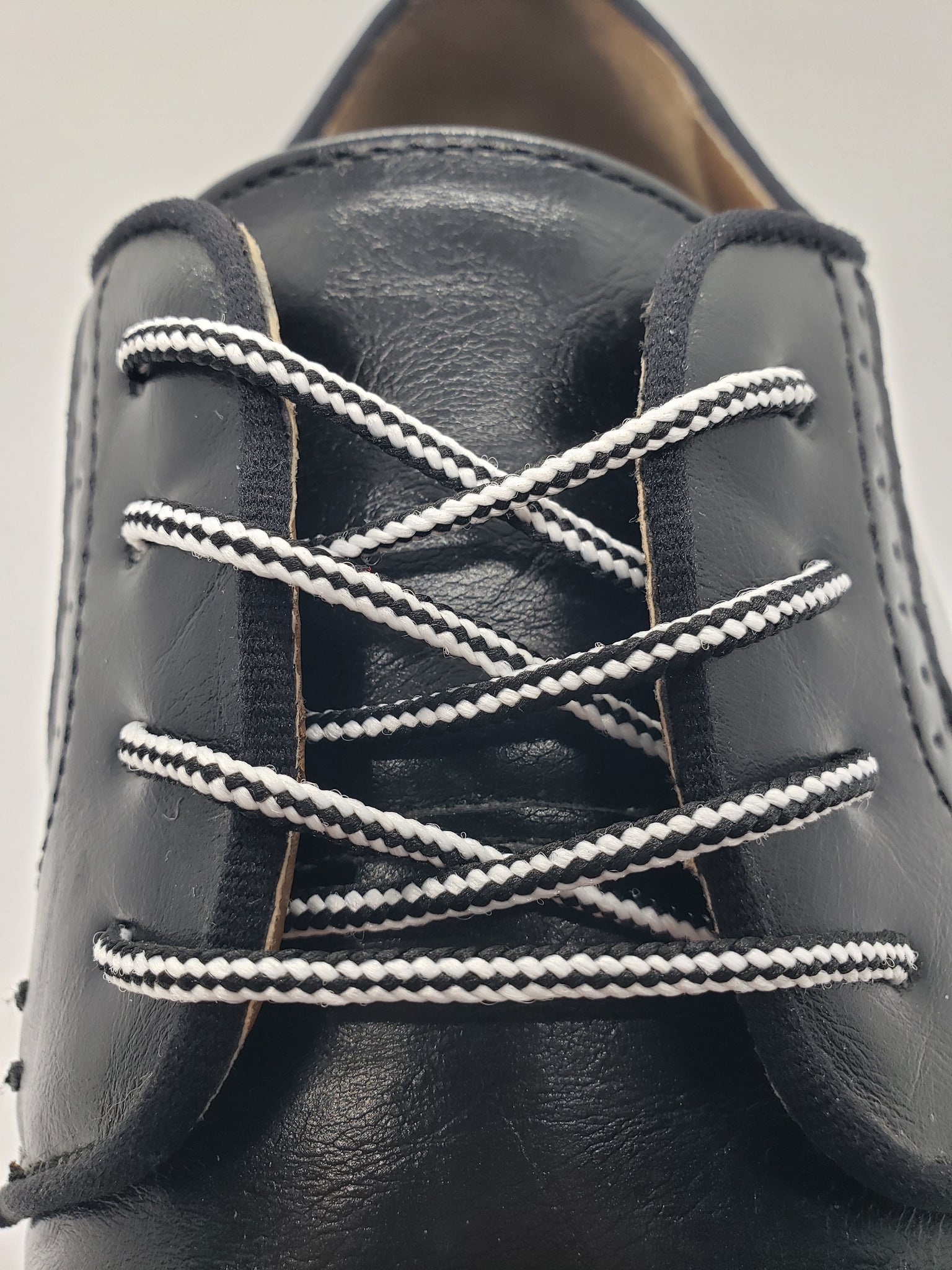 Round Striped Dress Shoelaces - Black and White