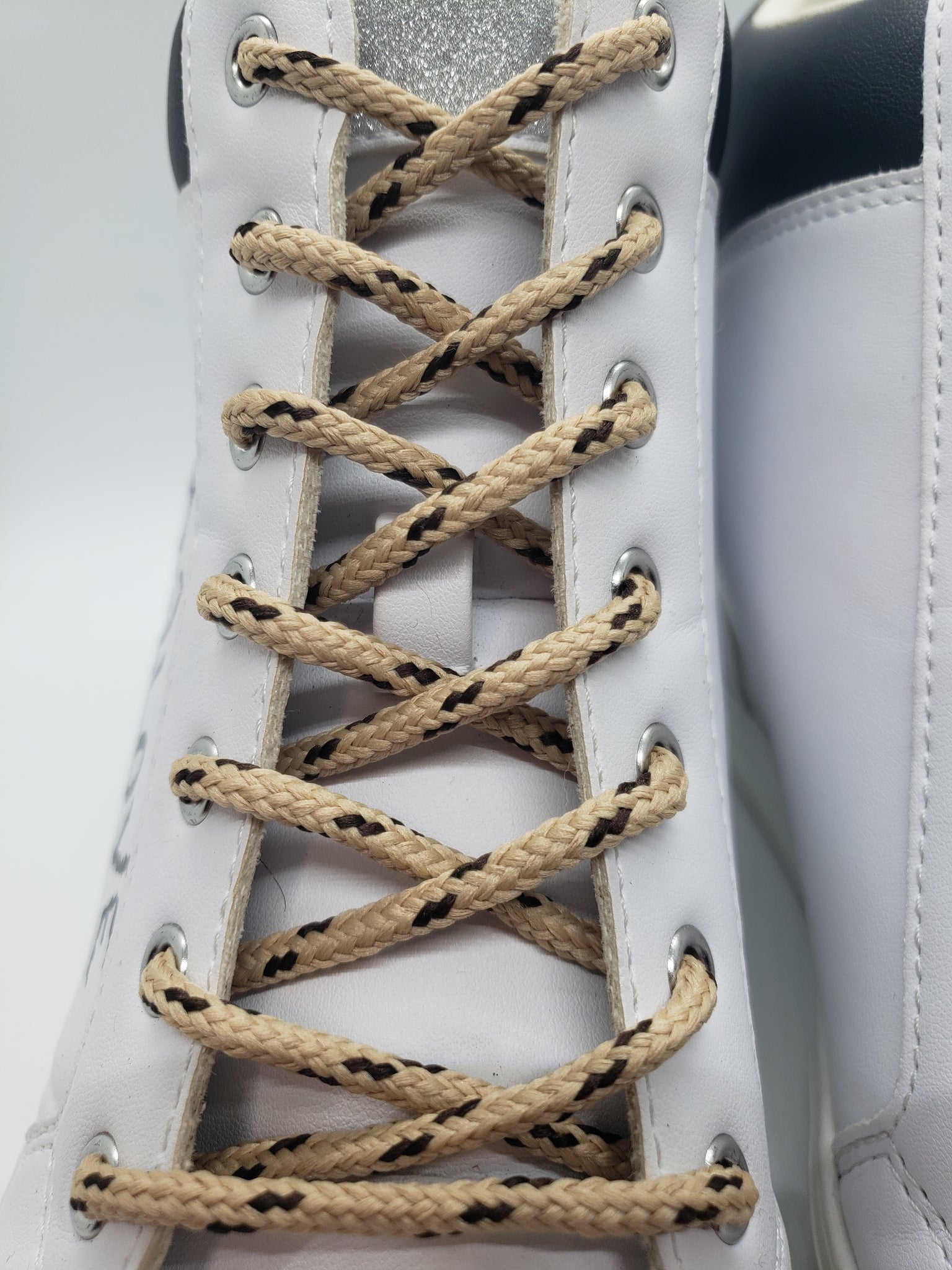 Round Classic Shoelaces - Tan with Brown accents
