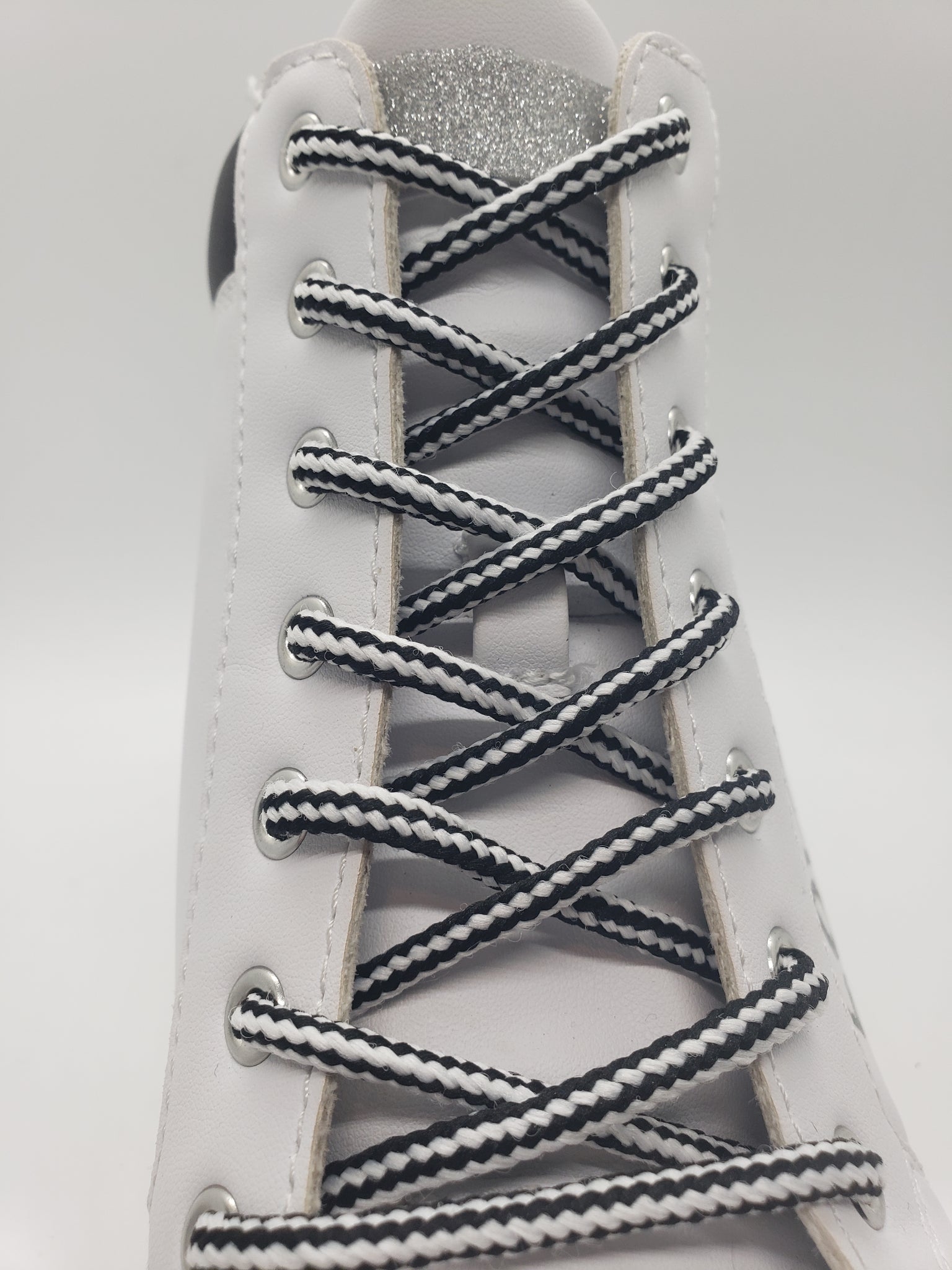 Round Striped Shoelaces -Black and White